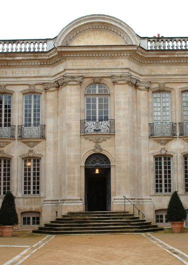 Visite guidée de l'Hôtel Senecé par les académiciens. Visite libre extérieure et intérieure.